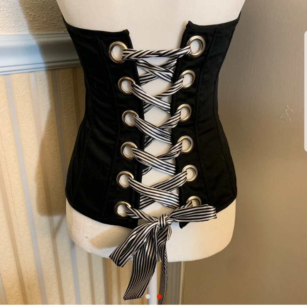 LOOKING FOR CHARLOTTE RUSSE CORSET